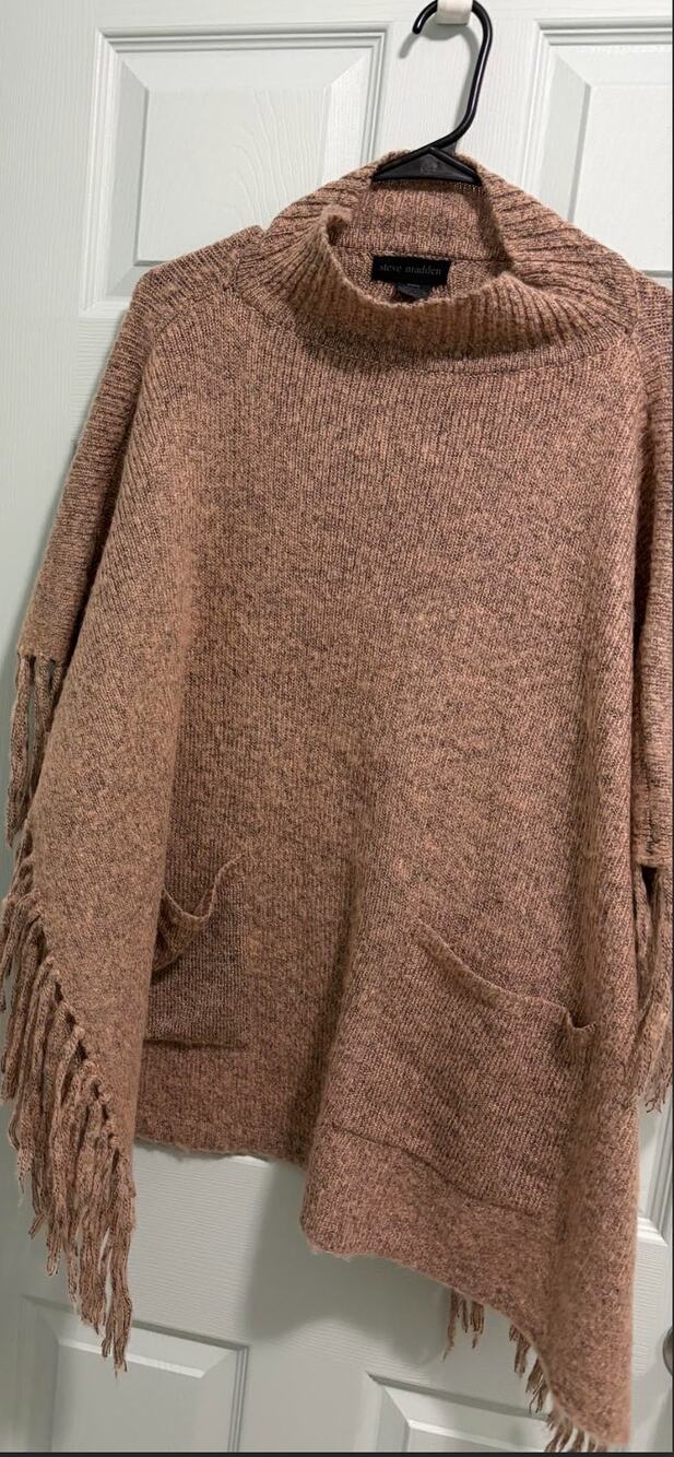 Preloved Steve Madden knit poncho wrap.-ONE SIZE FITS MOST
